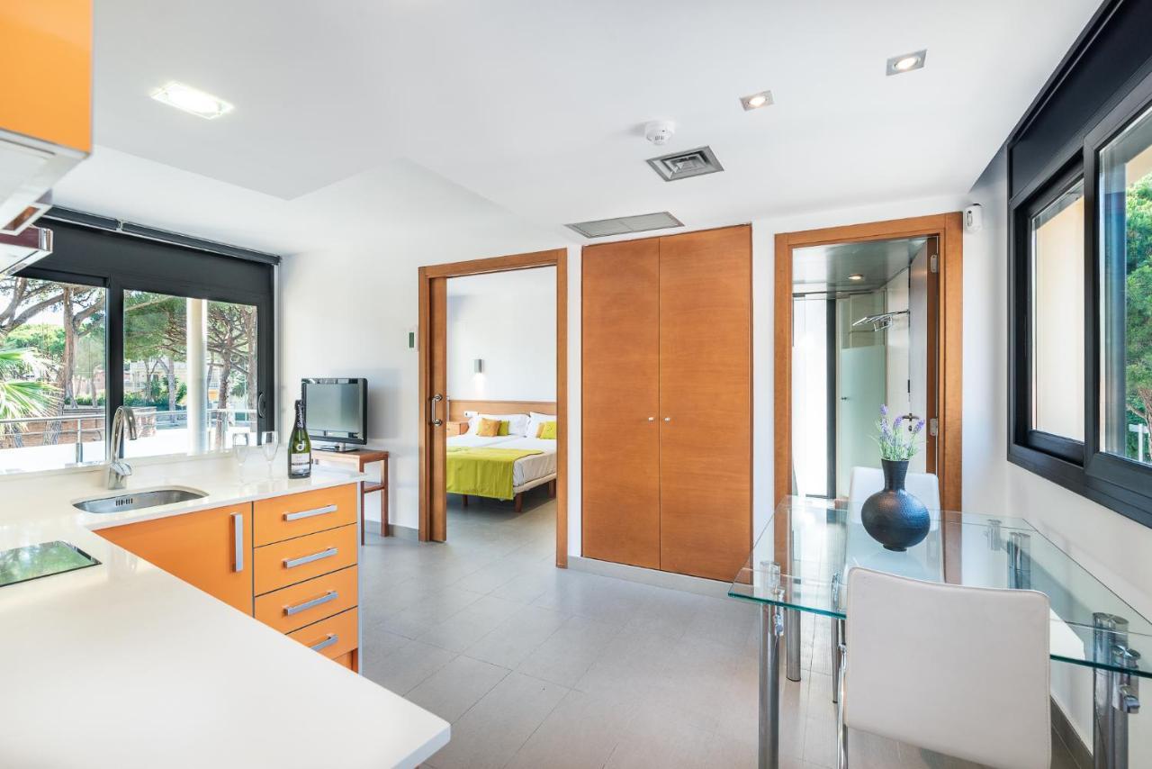 Aparthotel Las Palmeras カステルデフェルス エクステリア 写真