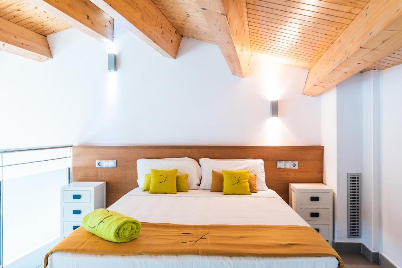 Aparthotel Las Palmeras カステルデフェルス エクステリア 写真