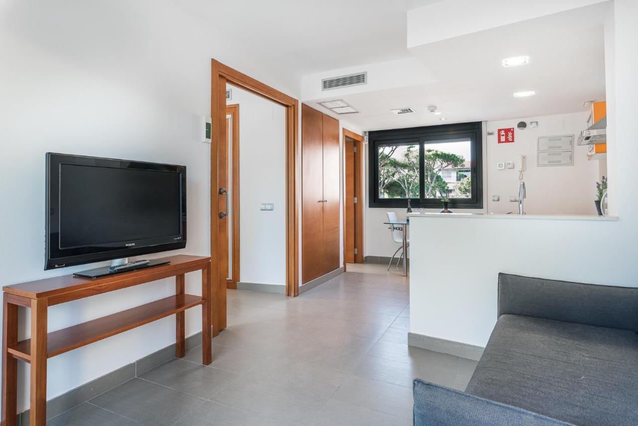 Aparthotel Las Palmeras カステルデフェルス エクステリア 写真