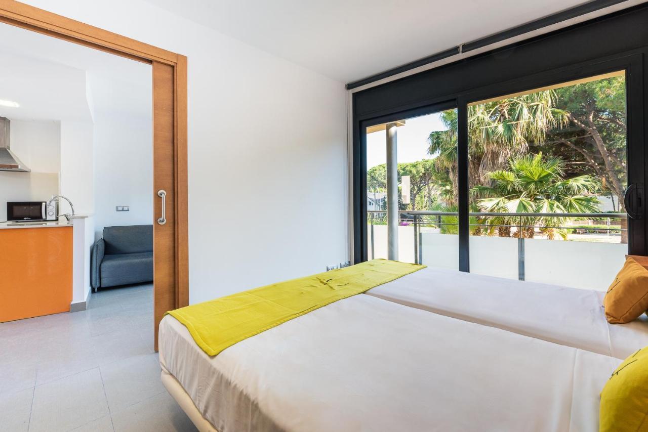 Aparthotel Las Palmeras カステルデフェルス エクステリア 写真