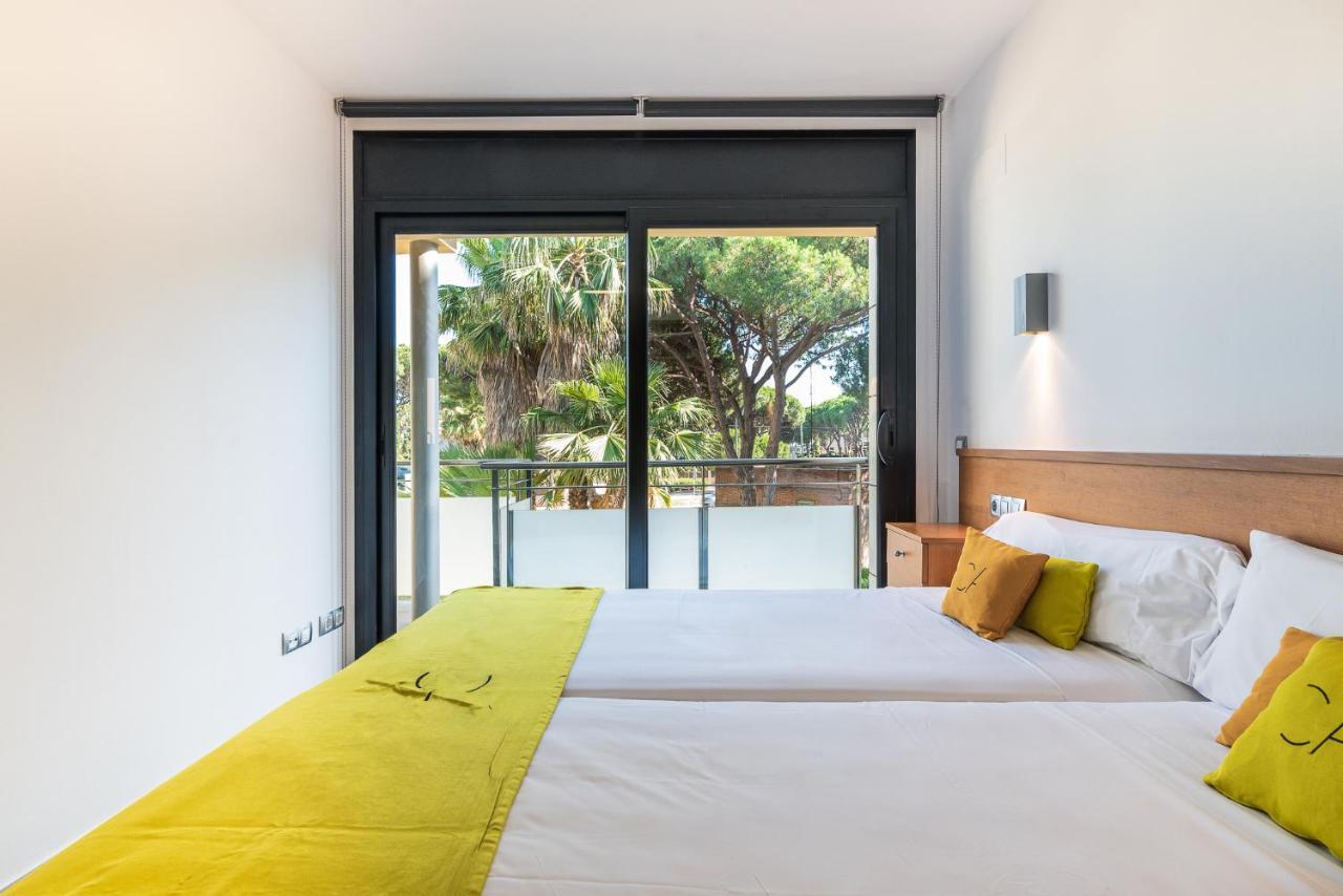 Aparthotel Las Palmeras カステルデフェルス エクステリア 写真
