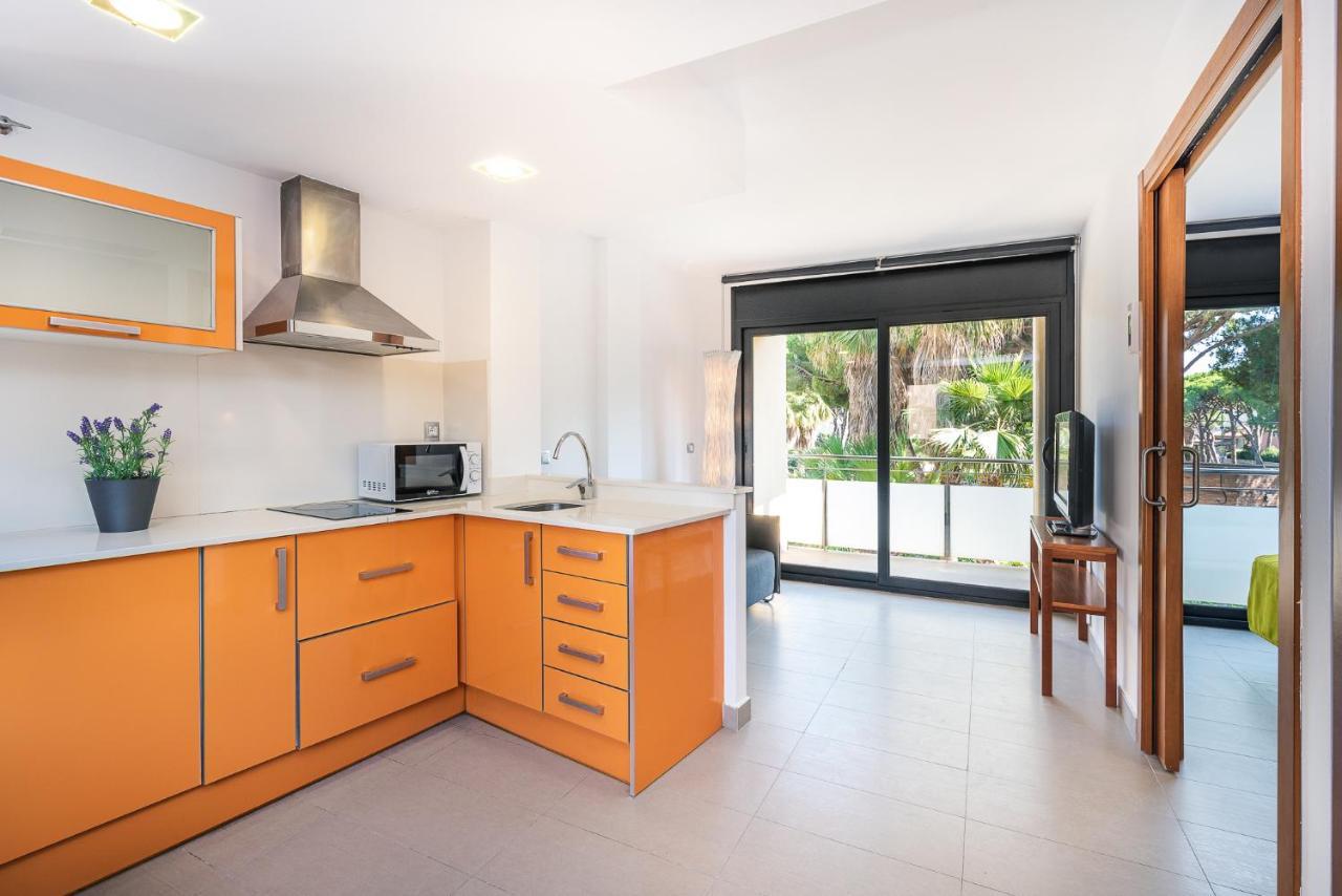 Aparthotel Las Palmeras カステルデフェルス エクステリア 写真