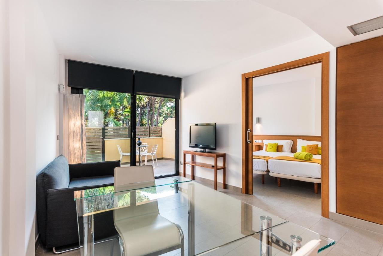 Aparthotel Las Palmeras カステルデフェルス エクステリア 写真
