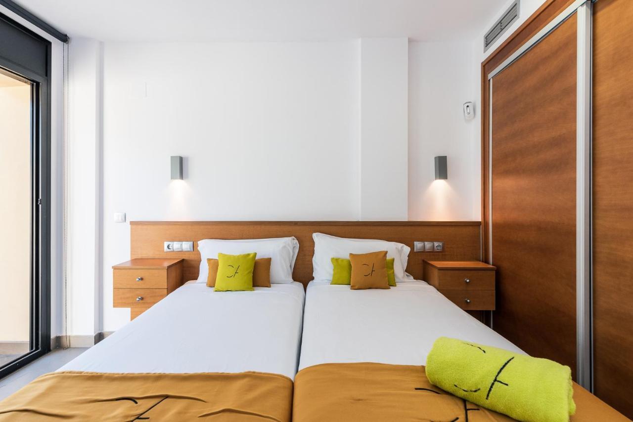 Aparthotel Las Palmeras カステルデフェルス エクステリア 写真