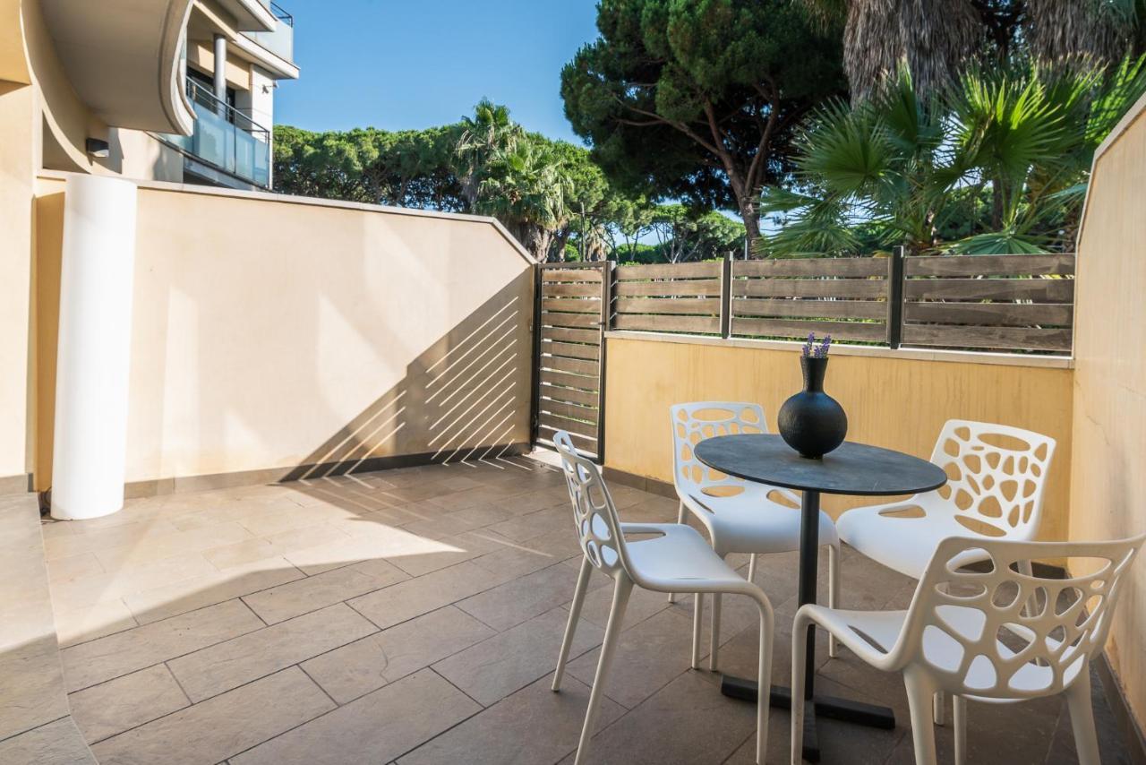 Aparthotel Las Palmeras カステルデフェルス エクステリア 写真