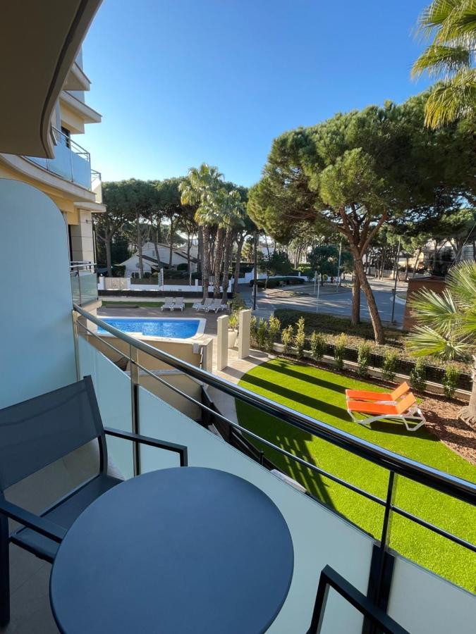 Aparthotel Las Palmeras カステルデフェルス エクステリア 写真