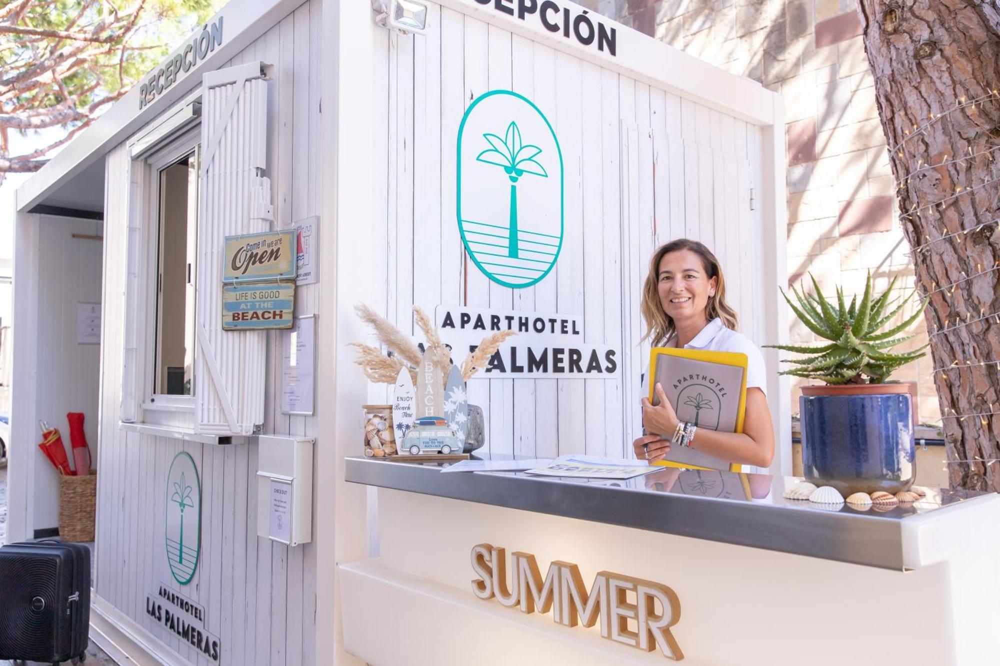 Aparthotel Las Palmeras カステルデフェルス エクステリア 写真