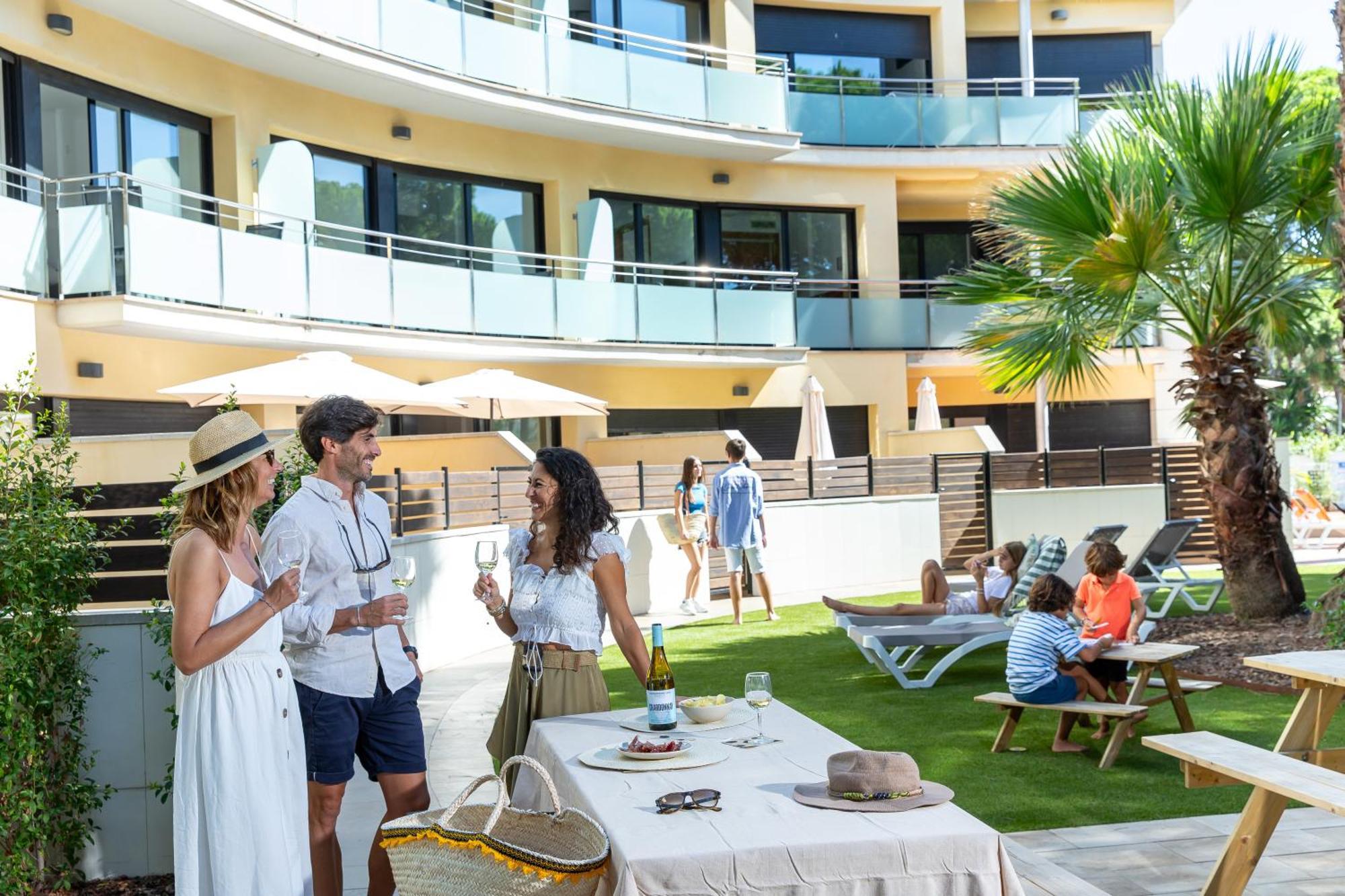 Aparthotel Las Palmeras カステルデフェルス エクステリア 写真